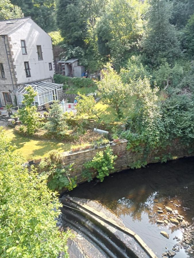 Treetops & Viaducts; Open Plan Two-Bed Apartment Walsden Exterior foto